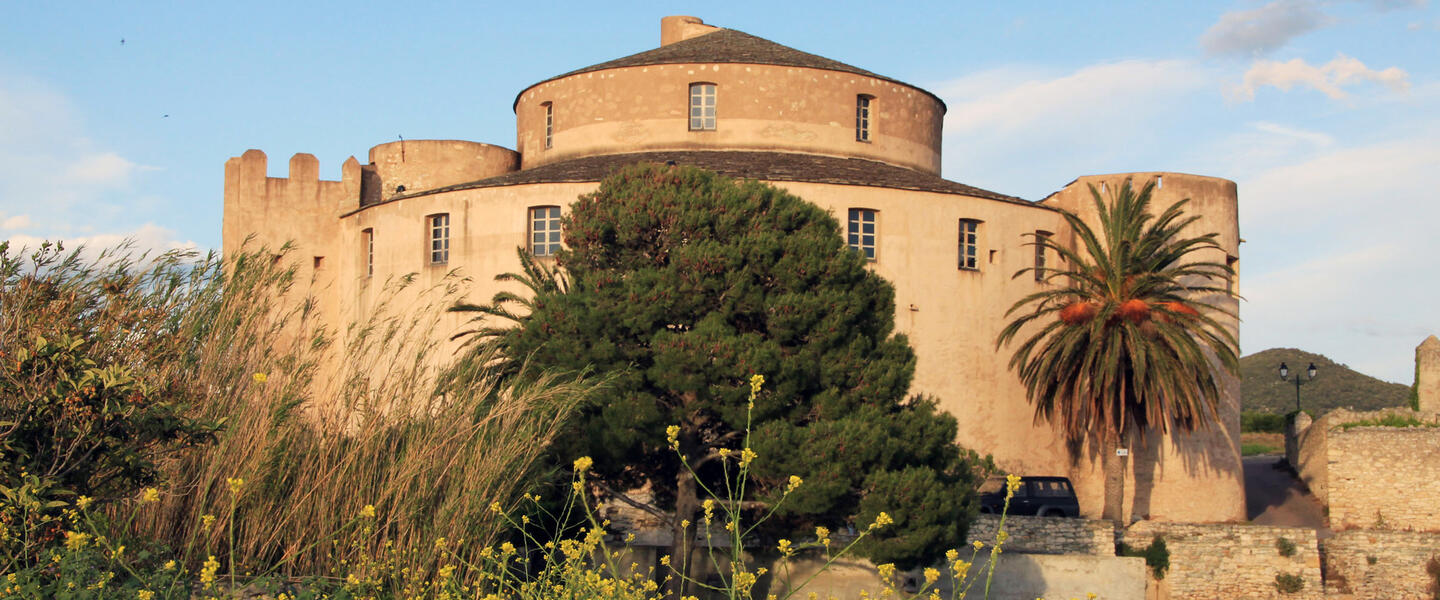 Mediterranes Flair auf Sardinien und Korsika